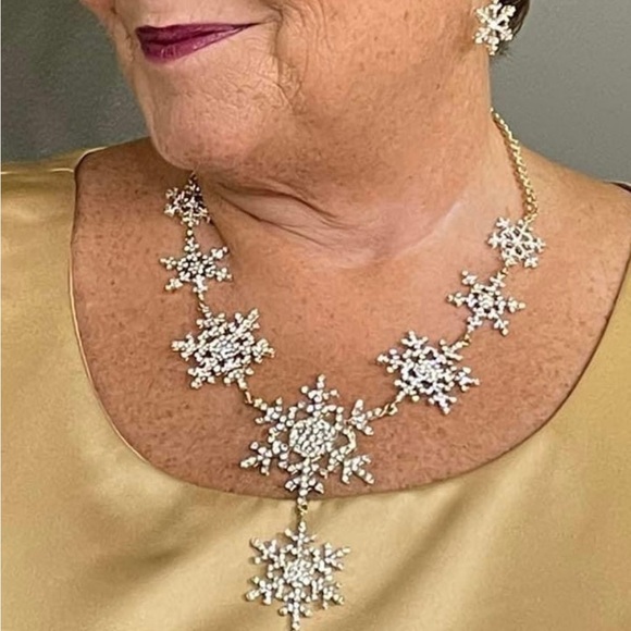 Bling Snowflake Necklace with matching Earrings - Picture 3 of 7